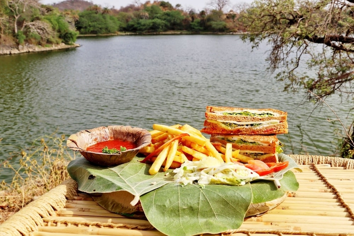 Imagen del bar/restaurante del Hotel Dera Baghdarrah Nature Retreat Udaipur. Foto 10