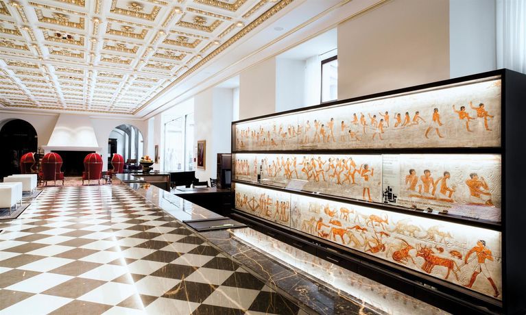 Imagen del bar/restaurante del Hotel Derag Livinghotel De Medici. Foto 3