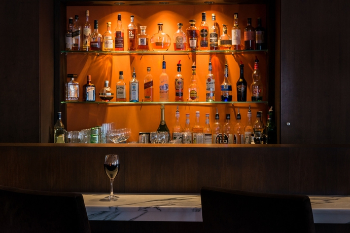 Imagen del bar/restaurante del Hotel Derby Alma. Foto 9