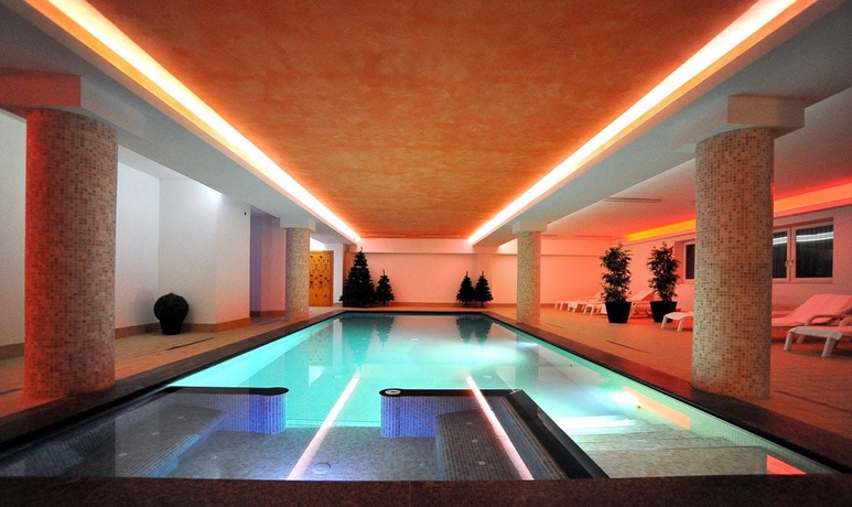 Imagen de la piscina del Hotel Derby, Bormio. Foto 19