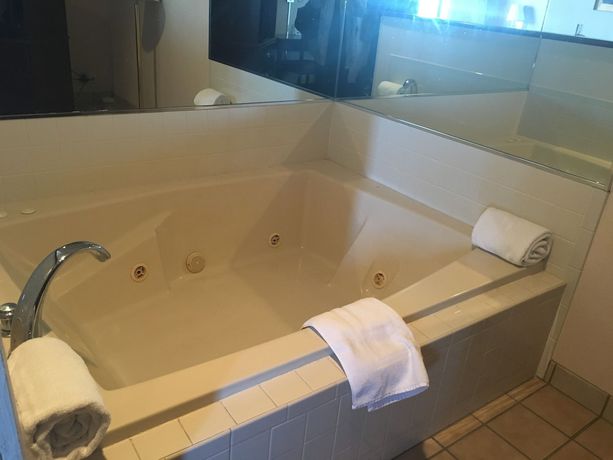 Imagen de la habitación del Hotel Derby Inn and Suites. Foto 10