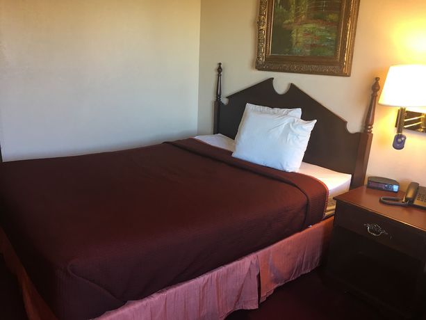 Imagen de la habitación del Hotel Derby Inn and Suites. Foto 12