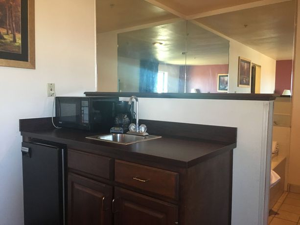 Imagen de la habitación del Hotel Derby Inn and Suites. Foto 14