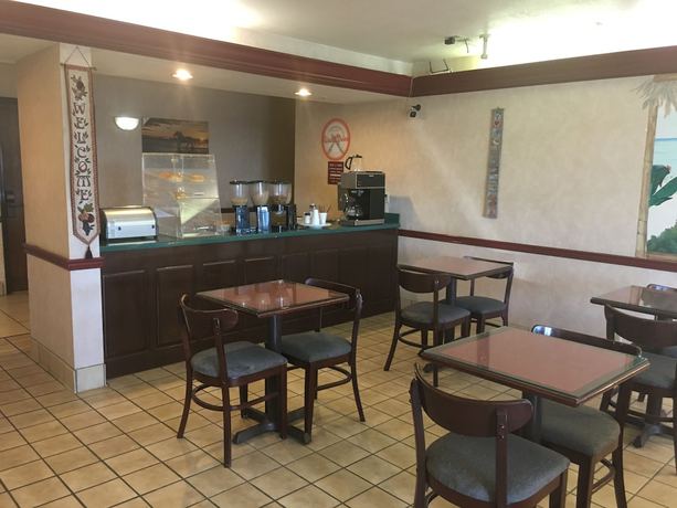 Imagen del bar/restaurante del Hotel Derby Inn and Suites. Foto 5