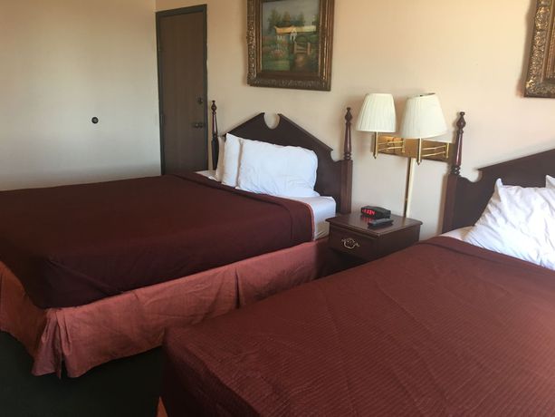 Imagen de la habitación del Hotel Derby Inn and Suites. Foto 16