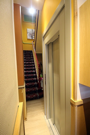 Imagen de los interiores del Hotel Derby Merode. Foto 18