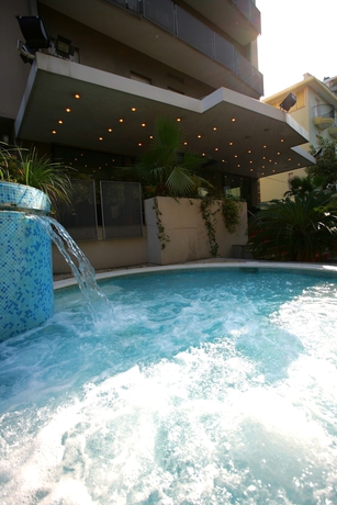 Imagen de la piscina del Hotel Derby, Rimini. Foto 19