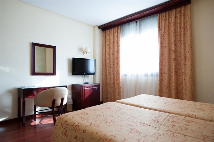 Imagen de la habitación del Hotel Derby Sevilla. Foto 2