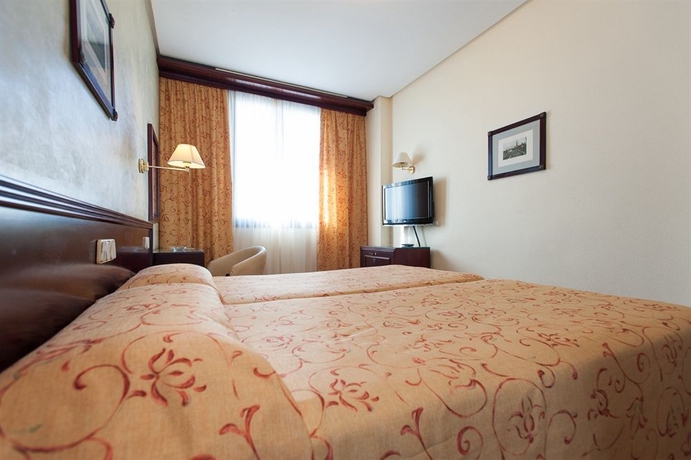 Imagen de la habitación del Hotel Derby Sevilla. Foto 3