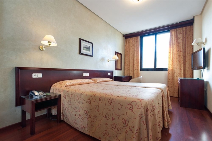 Imagen de la habitación del Hotel Derby Sevilla. Foto 4