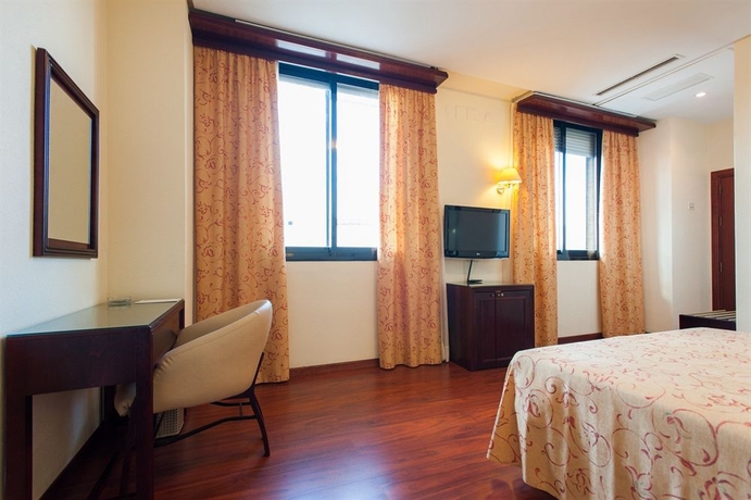 Imagen de la habitación del Hotel Derby Sevilla. Foto 5