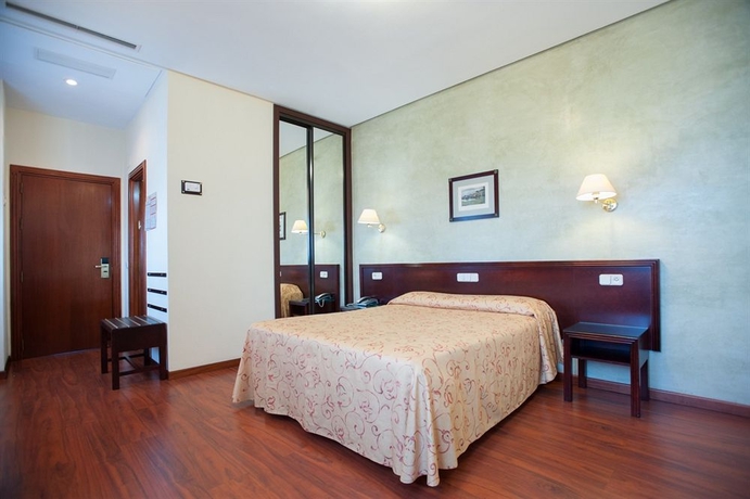 Imagen de la habitación del Hotel Derby Sevilla. Foto 7