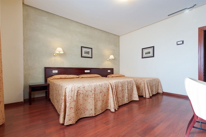 Imagen de la habitación del Hotel Derby Sevilla. Foto 16