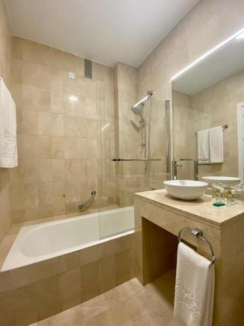 Imagen de la habitación del Hotel Derby Sevilla. Foto 2