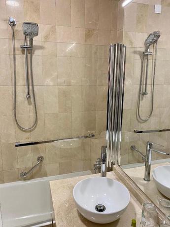 Imagen de la habitación del Hotel Derby Sevilla. Foto 6