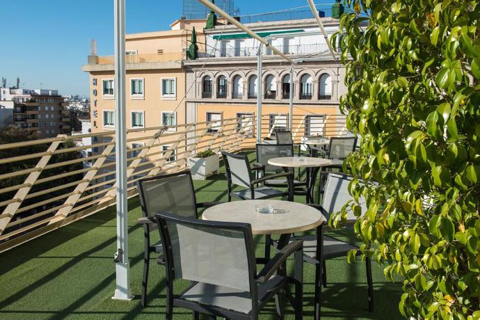 Imagen de los exteriores del Hotel Derby Sevilla. Foto 12