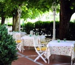 Imagen general del Hotel Dermuth. Foto 9