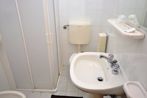 Imagen de la habitación del Hotel Derna. Foto 8