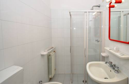 Imagen de la habitación del Hotel Derna. Foto 9
