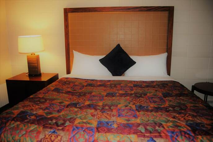 Imagen de la habitación del Hotel Derrick Motel. Foto 11