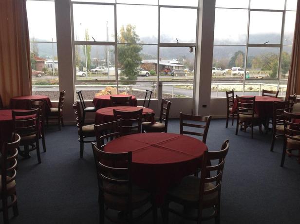 Imagen del bar/restaurante del Hotel Derwent Valley Resort. Foto 5