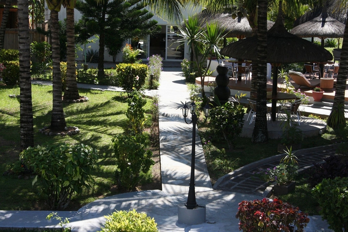 Imagen de los exteriores del Hotel Des 2 Mondes. Foto 12
