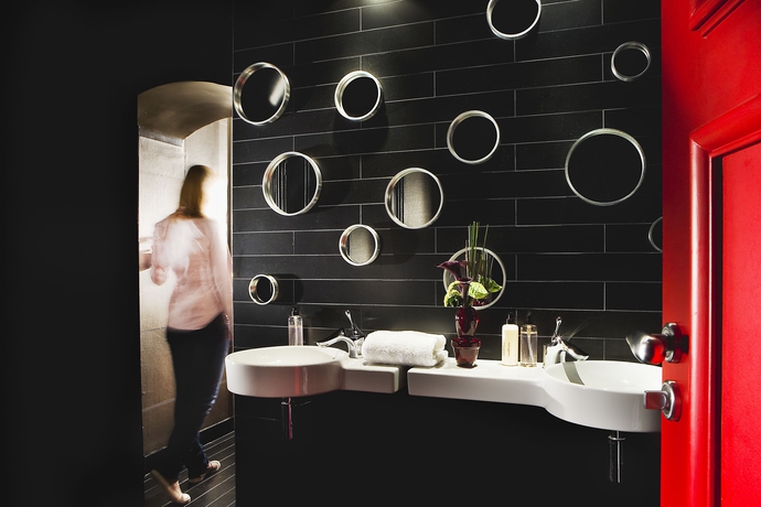 Imagen de la piscina del Hotel Des Académies Et Des Arts. Foto 15