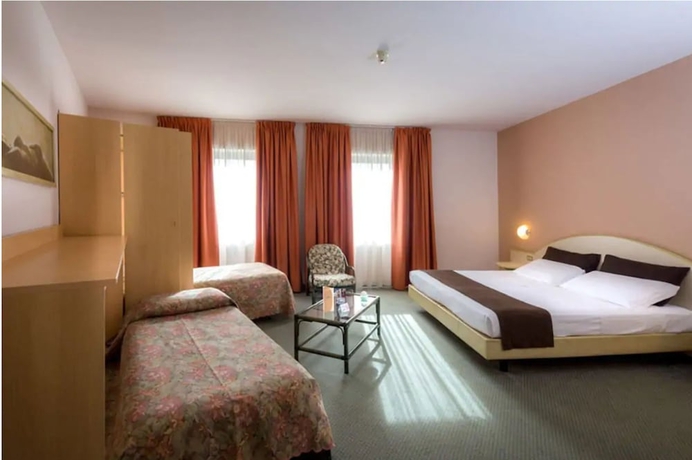 Imagen de la habitación del Hotel Des Alpes, Turín. Foto 11