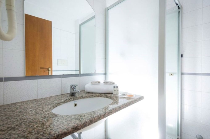 Imagen de la habitación del Hotel Des Alpes, Turín. Foto 14