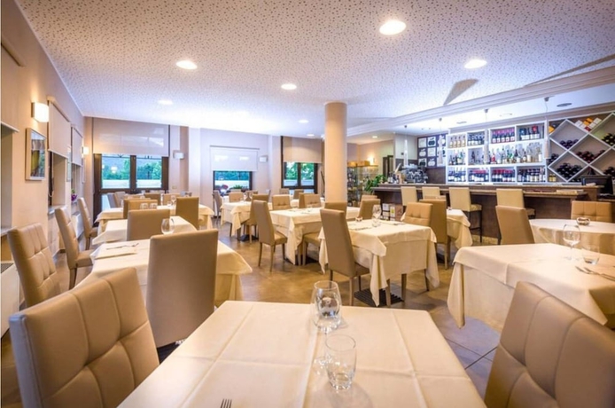 Imagen del bar/restaurante del Hotel Des Alpes, Turín. Foto 4