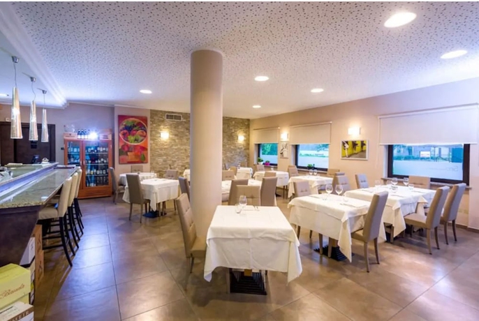 Imagen del bar/restaurante del Hotel Des Alpes, Turín. Foto 5