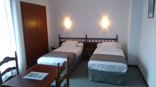 Imagen de la habitación del Hotel Des Arcades. Foto 7