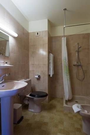 Imagen de la habitación del Hotel Des Arcades. Foto 9