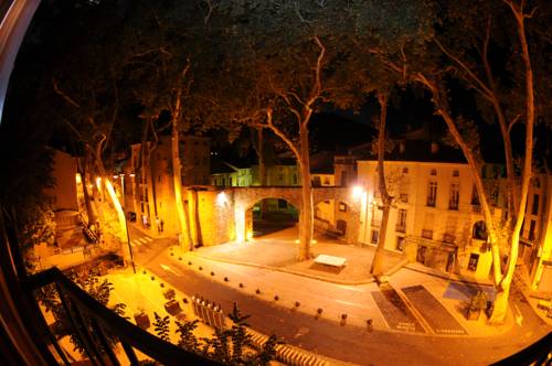 Imagen de la habitación del Hotel Des Arcades. Foto 14