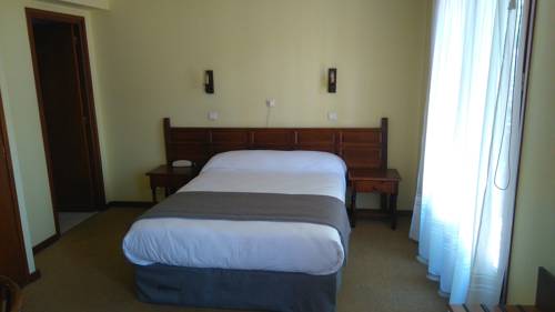 Imagen de la habitación del Hotel Des Arcades. Foto 15