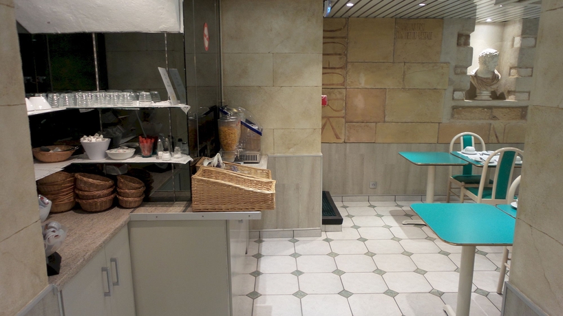 Imagen del bar/restaurante del Hotel Des Arènes. Foto 3