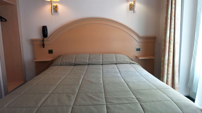 Imagen de la habitación del Hotel Des Arènes. Foto 9