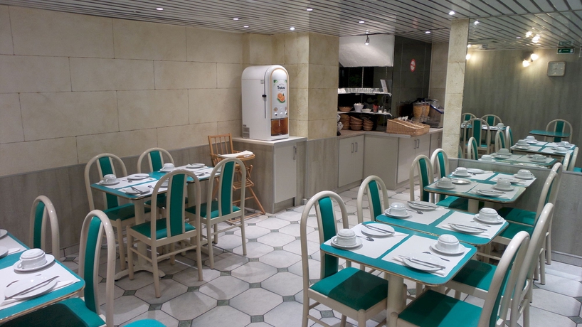 Imagen del bar/restaurante del Hotel Des Arènes. Foto 4