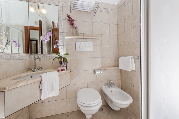 Imagen de la habitación del Hotel Des Artistes, Roma. Foto 4