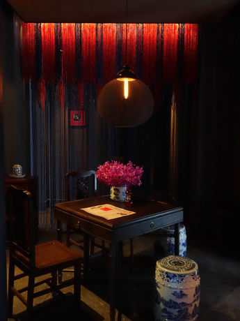 Imagen de la habitación del Hotel Des Artists Ping Silhouette. Foto 11