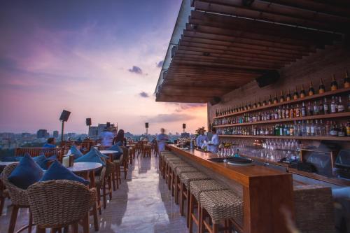 Imagen del bar/restaurante del Hotel Des Arts Saigon - Mgallery Collection. Foto 3