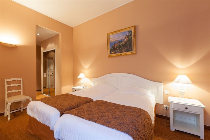 Imagen de la habitación del Hotel Des Augustins. Foto 8