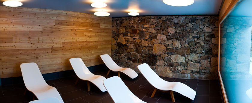 Imagen de la piscina del Hotel Des Bains De Saillon. Foto 13