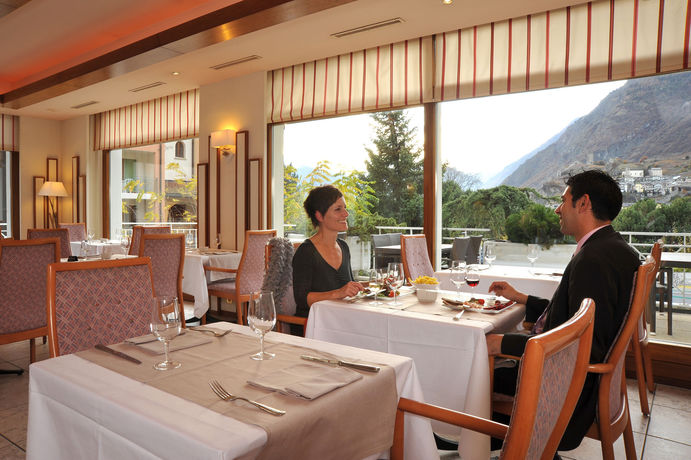 Imagen de la piscina del Hotel Des Bains De Saillon. Foto 16