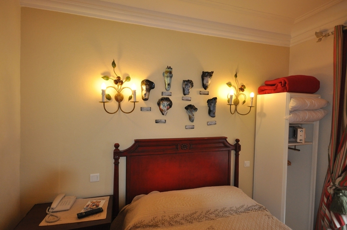 Imagen de la habitación del Hotel Des Bains, Montparnasse. Foto 10