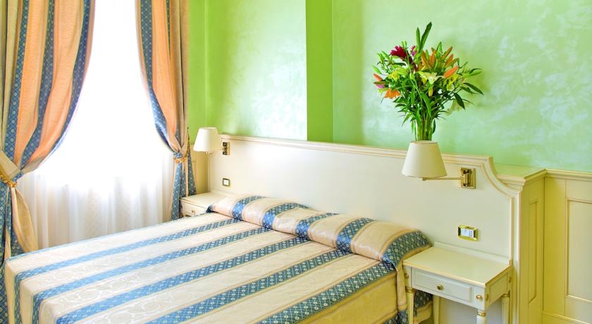 Imagen de la habitación del Hotel Des Bains, Pesaro. Foto 2