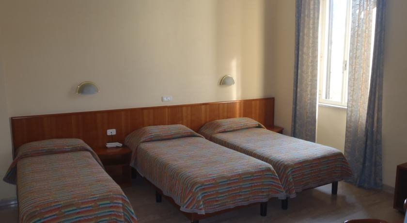 Imagen de la habitación del Hotel Des Bains, Pesaro. Foto 5