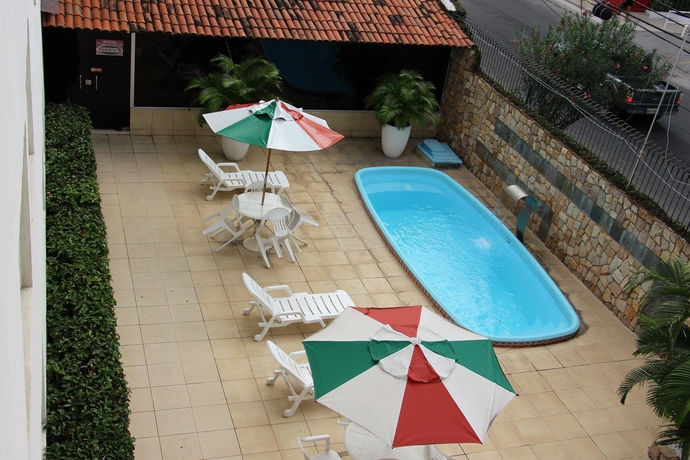 Imagen de la piscina del Hotel Des Basques. Foto 14