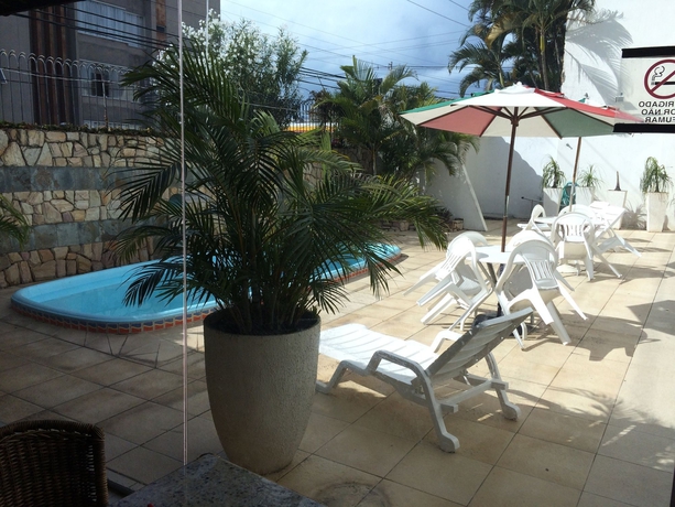 Imagen de la piscina del Hotel Des Basques. Foto 15