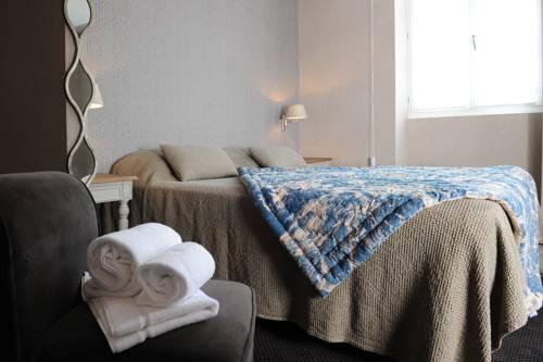 Imagen de la habitación del Hotel Des Basses Pyrénées. Foto 13